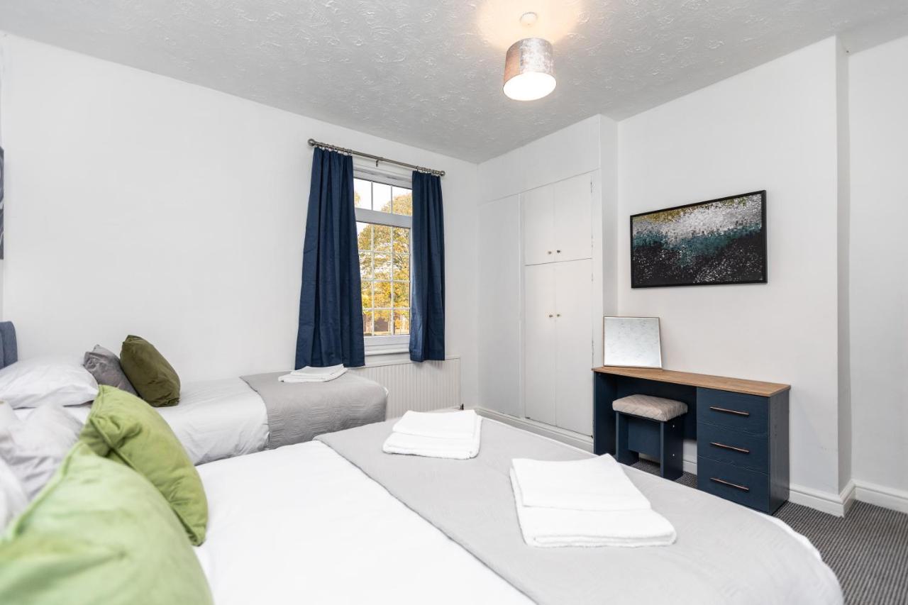 Spacious Three Bedroom Property! Hemsworth Exterior foto