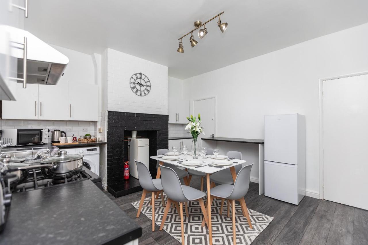 Spacious Three Bedroom Property! Hemsworth Exterior foto