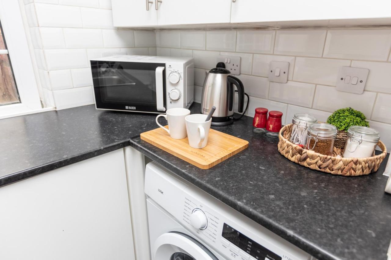 Spacious Three Bedroom Property! Hemsworth Exterior foto