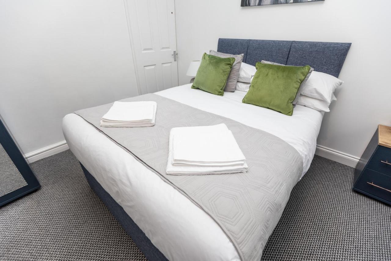 Spacious Three Bedroom Property! Hemsworth Exterior foto