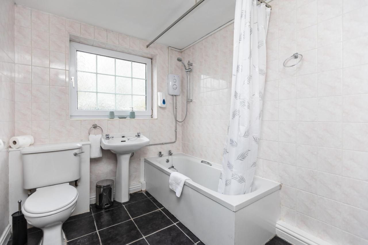 Spacious Three Bedroom Property! Hemsworth Exterior foto