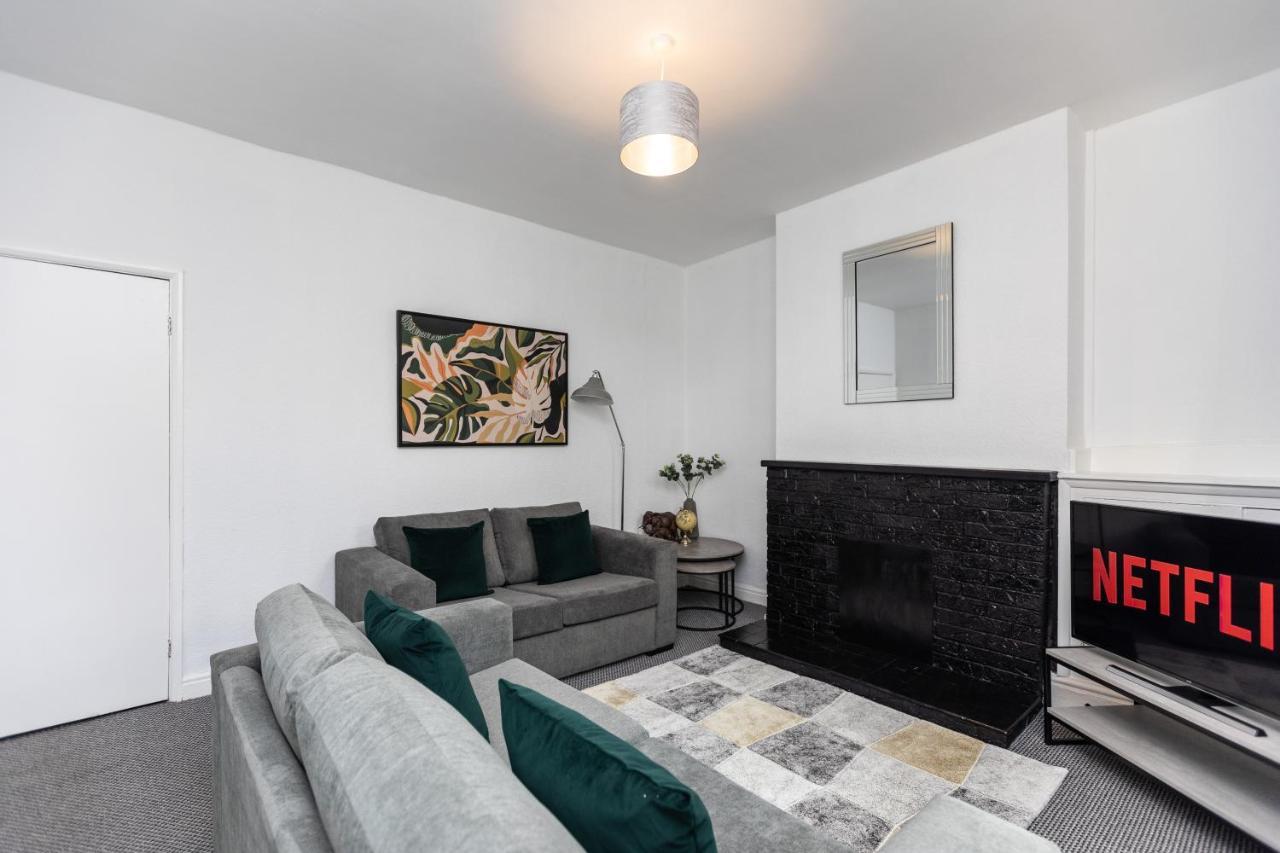 Spacious Three Bedroom Property! Hemsworth Exterior foto